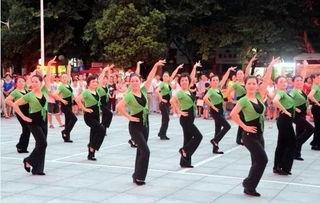 民勤新聞?lì)^條廣場(chǎng)舞視頻,活力四射的街頭舞蹈盛宴