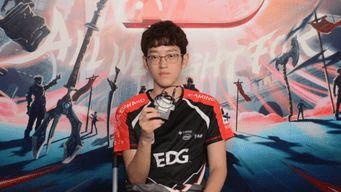 吃瓜edg成人禮,吃瓜盛宴見(jiàn)證電競(jìng)新星的蛻變